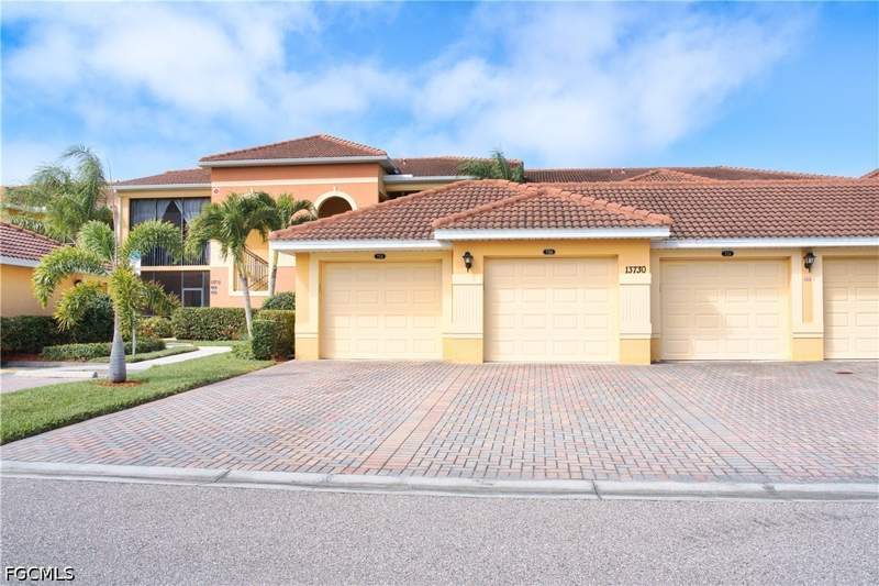 2 bedroom Condominium at 13730 Julias Way 726, Palmetto Cove, Fort Myers — photo 3