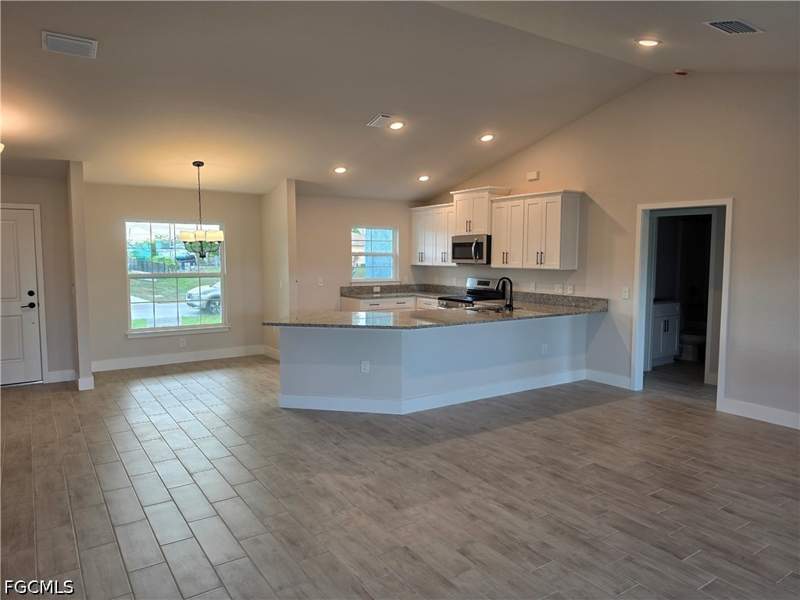 3 bedroom SingleFamilyResidence at 1001 NE 5th Ave, Cape Coral, Cape Coral — photo 3