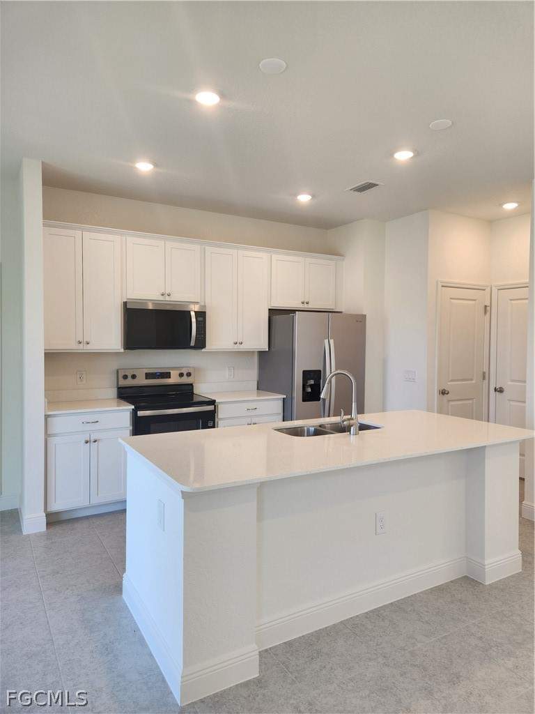 3 bedroom SingleFamilyResidence at 3900 28th St SW, Lehigh Acres, Lehigh Acres — photo 2