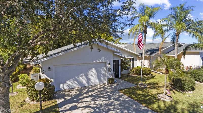 2 bedroom SingleFamilyResidence at 5521 Longleaf Dr, Foxmoor Lakes, North Fort Myers — photo 1