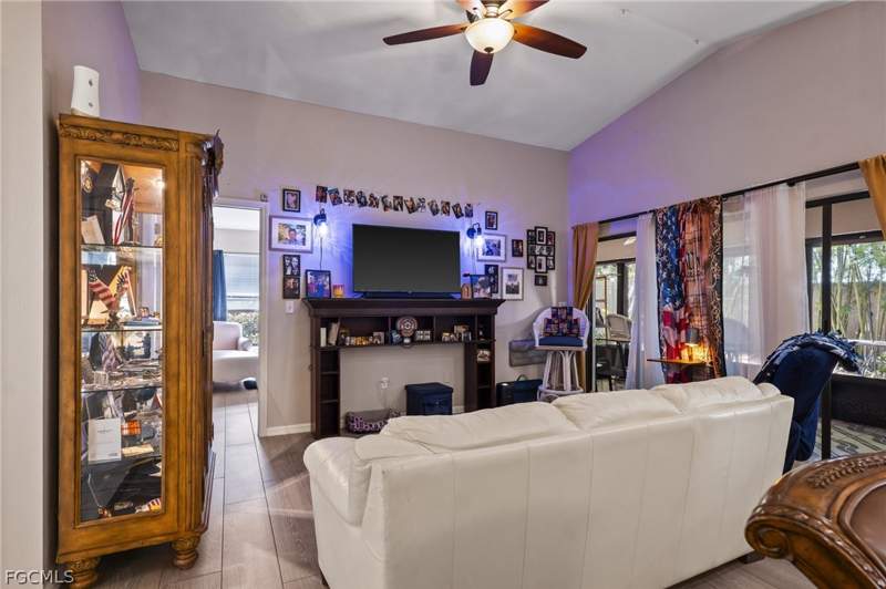 2 bedroom SingleFamilyResidence at 5521 Longleaf Dr, Foxmoor Lakes, North Fort Myers — photo 5