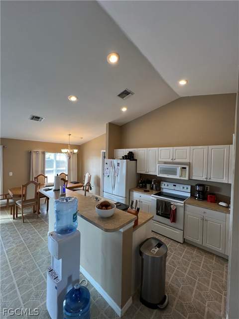 3446 NE 10th Ave, Cape Coral FL - photo 7 of 22