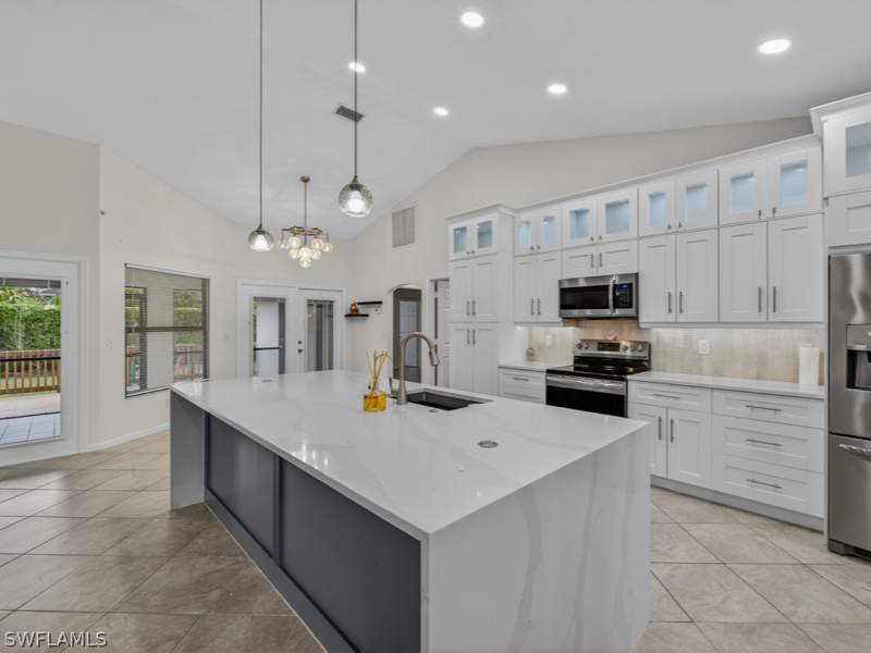 3 bedroom SingleFamilyResidence at 2264 Outrigger Ln, River Reach, Naples — photo 2