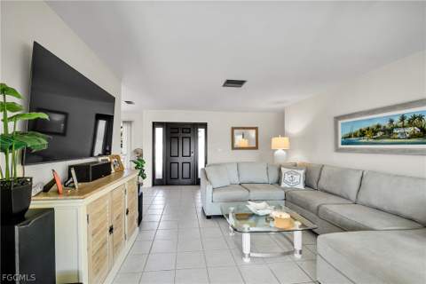 3018 SE 18th Pl, Cape Coral FL - photo 9 of 37