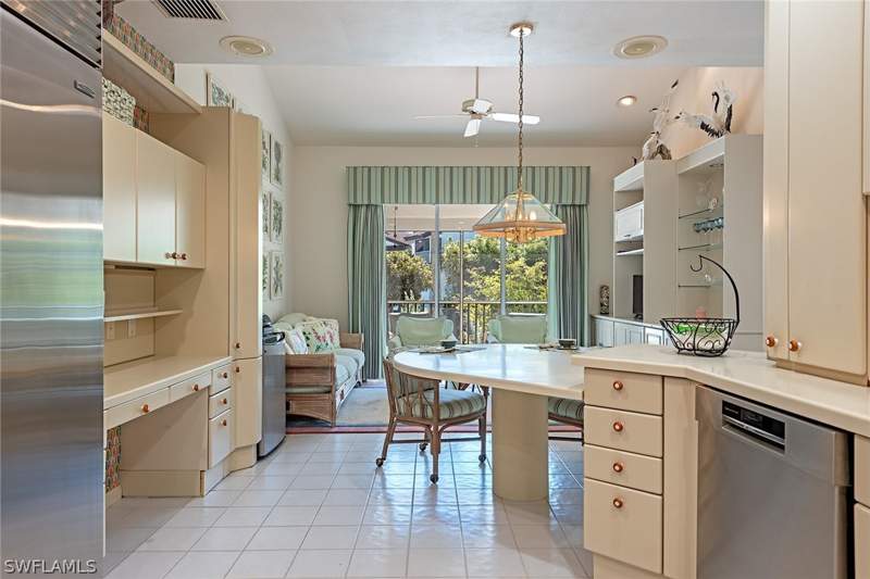 3 bedroom Attached at 4715 Villa Mare Ln 26-16, Villa Mare, Naples — photo 5