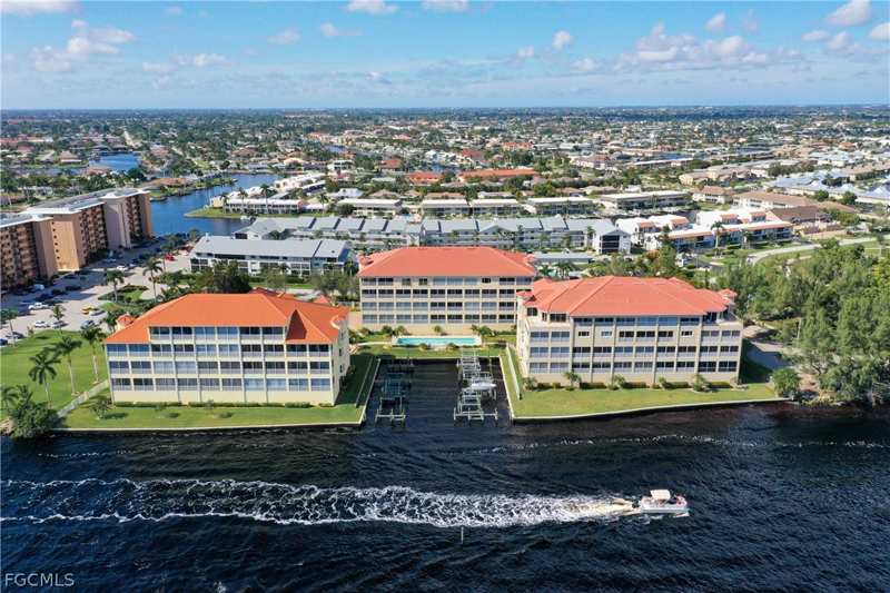 3 bedroom Condominium at 4235 SE 20th Pl A405, Paradise Point, Cape Coral — photo 1