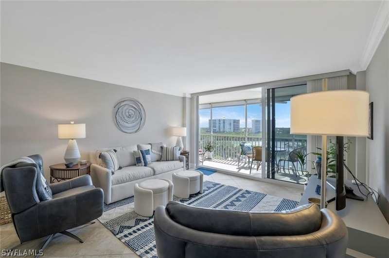 1 bedroom Condominium at 5 Bluebill Ave 812, Vanderbilt Towers, Naples — photo 1