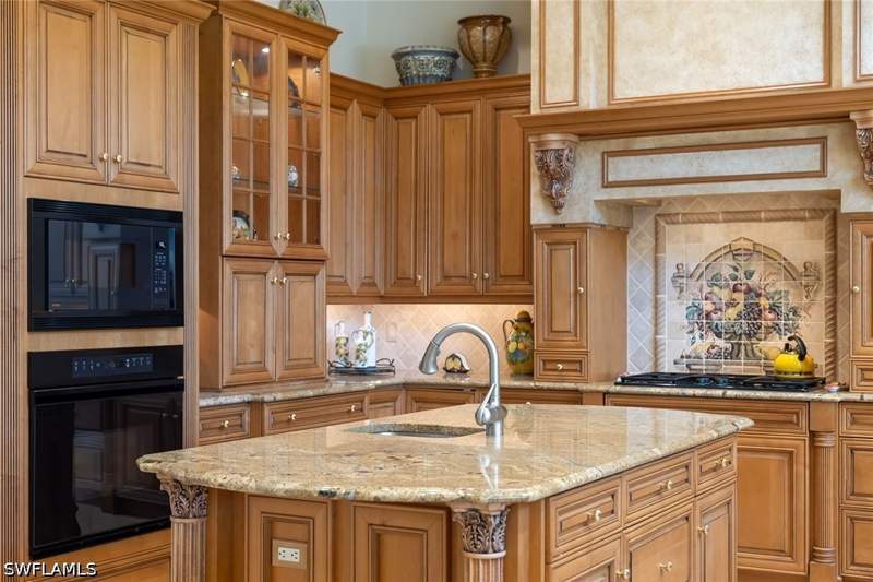 4 bedroom SingleFamilyResidence at 15192 Brolio Way, Padova, Naples — photo 5