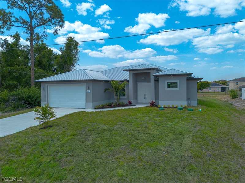 3 bedroom SingleFamilyResidence at 417 Paddock St, Southwood, Lehigh Acres — photo 1