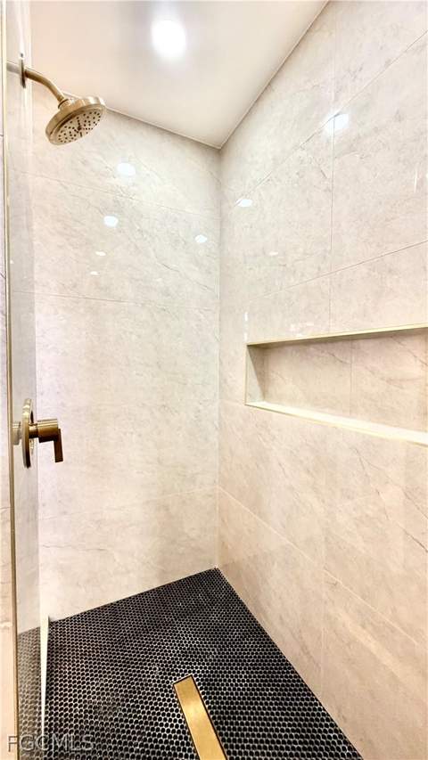 1015 Agnes Ave, Lehigh Acres FL - photo 7 of 18