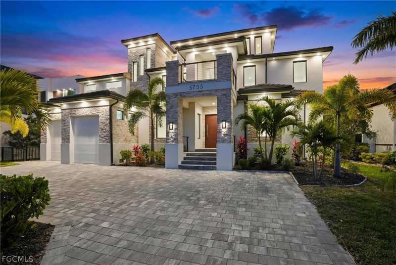 5 bedroom SingleFamilyResidence at 5735 Riverside Dr, Cape Coral, Cape Coral — photo 1