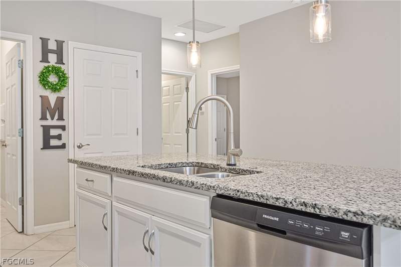 2 bedroom Attached at 4390 Dutchess Park Rd, Lindsford, Fort Myers — photo 4