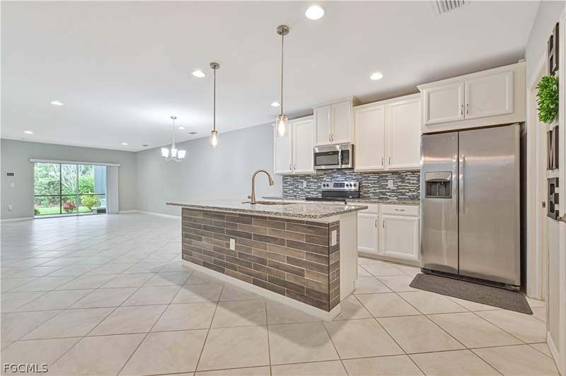 2 bedroom Attached at 4390 Dutchess Park Rd, Lindsford, Fort Myers — photo 5