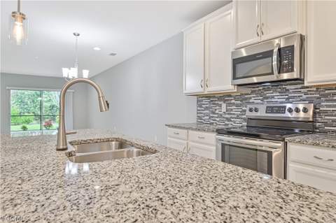 4390 Dutchess Park Rd, Fort Myers FL - photo 6 of 32
