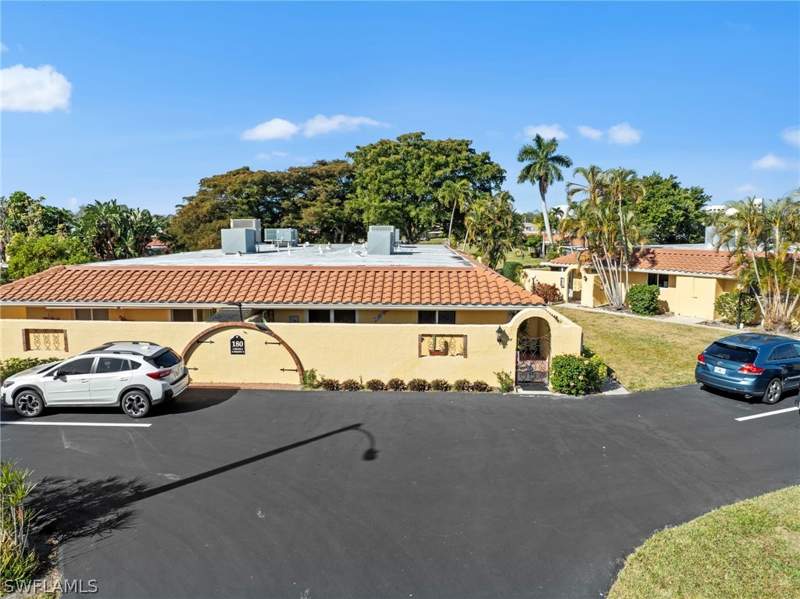 2 bedroom Condominium at 180 Harrison Rd G4, Glades Country Club, Naples — photo 5