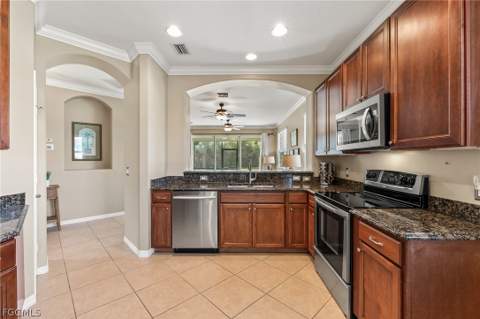 10614 Camarelle Cir N, Fort Myers FL - photo 6 of 32