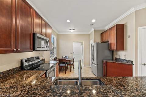 10614 Camarelle Cir N, Fort Myers FL - photo 7 of 32