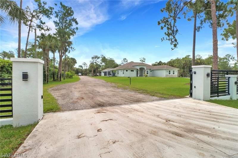 4 bedroom SingleFamilyResidence at 1086 21st St SW, Golden Gate Estates, Naples — photo 5