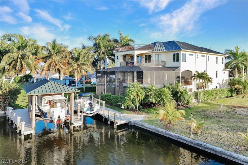 6 bedroom SingleFamilyResidence at 4806 Regal Dr, Imperial Shores, Bonita Springs — photo 3