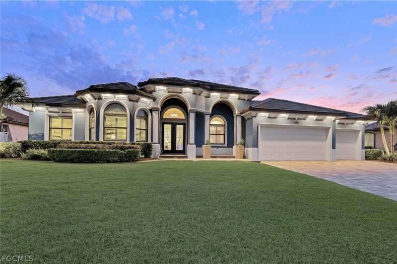 5 bedroom SingleFamilyResidence at 11711 Royal Tee Cir, Cape Royal, Cape Coral — photo 1