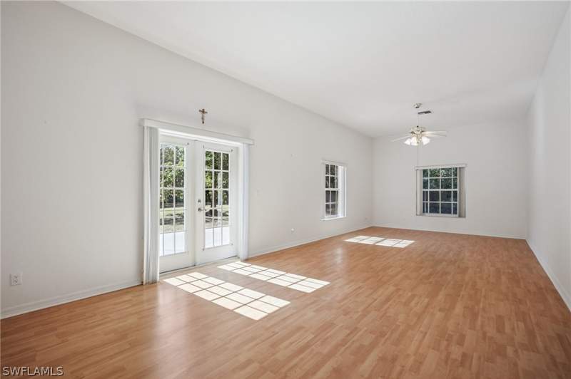 3 bedroom SingleFamilyResidence at 5348 Cypress Ln, Myrtle Cove Acres, Naples — photo 5