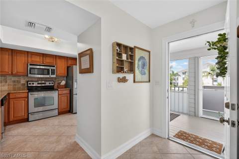 523 Club Side Dr 2-523, Naples FL - photo 11 of 33