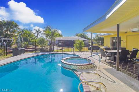 147 Coral Dr, Fort Myers FL - photo 12 of 37