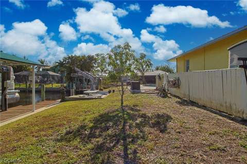 147 Coral Dr, Fort Myers FL - photo 19 of 37