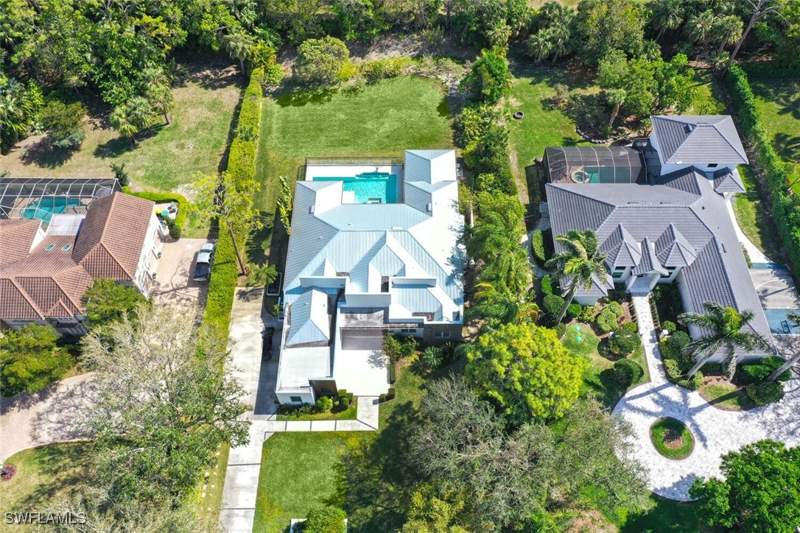 4 bedroom SingleFamilyResidence at 9240 The Ln, Quail Woods Estates, Naples — photo 2
