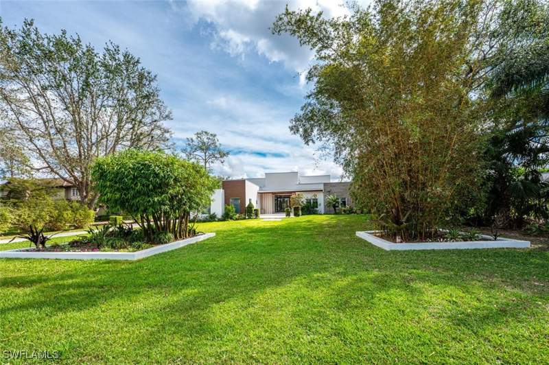 4 bedroom SingleFamilyResidence at 9240 The Ln, Quail Woods Estates, Naples — photo 5