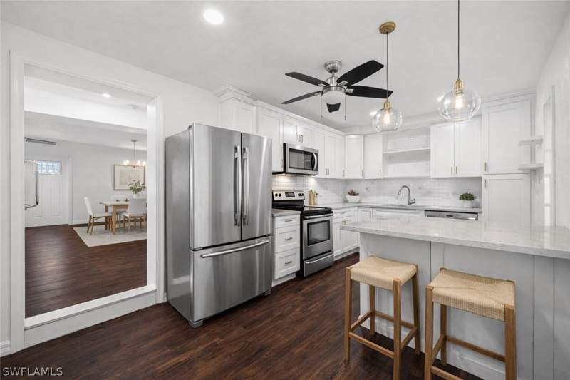 4 bedroom SingleFamilyResidence at 715 10th St N, Lake Park, Naples — photo 4
