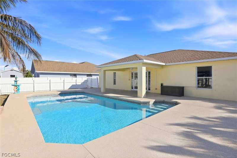 3 bedroom SingleFamilyResidence at 1209 NW 19th St, Cape Coral, Cape Coral — photo 1