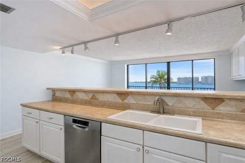 400 Lenell Rd 107, Fort Myers Beach FL - photo 11 of 25