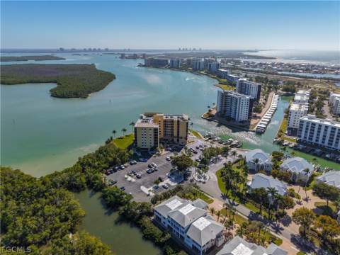 400 Lenell Rd 107, Fort Myers Beach FL - photo 24 of 25