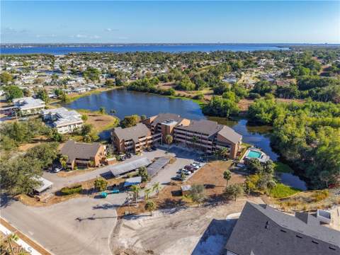 2067 W Lakeview Blvd 9, North Fort Myers FL - photo 24 of 32