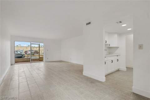 2366 E. Mall Dr Apt. 101, Fort Myers FL - photo 8 of 27