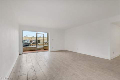 2366 E. Mall Dr Apt. 101, Fort Myers FL - photo 9 of 27