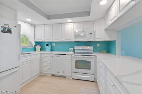 13 High Point Cir N 203, Naples FL - photo 6 of 34