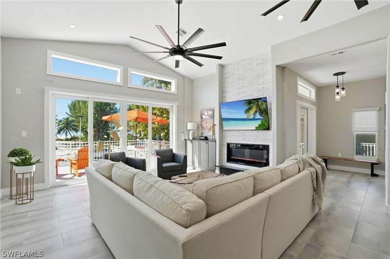 5 bedroom SingleFamilyResidence at 3321 Estero Blvd, Cases, Fort Myers Beach — photo 3