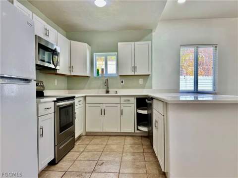 7123 Shannon Blvd, Fort Myers FL - photo 9 of 38