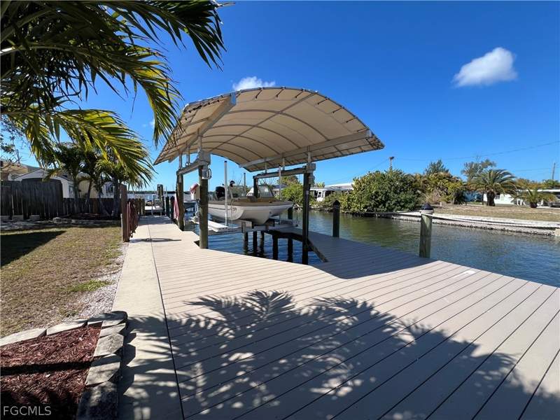 1 bedroom SingleFamilyResidence at 2650 Coco Plum Dr, Matlacha, Matlacha — photo 2