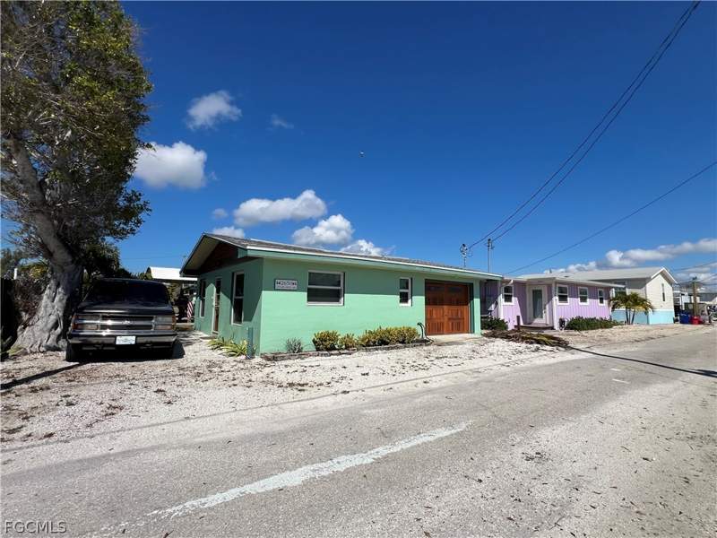1 bedroom SingleFamilyResidence at 2650 Coco Plum Dr, Matlacha, Matlacha — photo 5