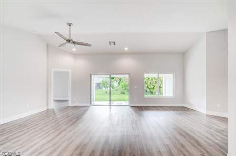 4610 SW 9th Pl, Cape Coral FL - photo 7 of 37