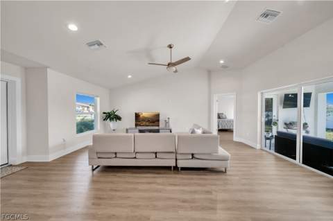 4610 SW 9th Pl, Cape Coral FL - photo 9 of 37