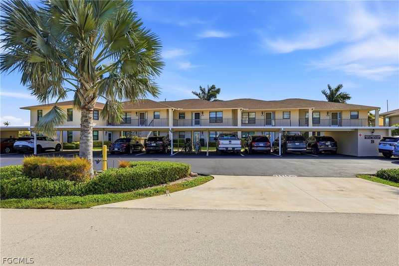 2 bedroom Condominium at 4005 SE 19th Pl 8, River Harbor Club Condo, Cape Coral — photo 1
