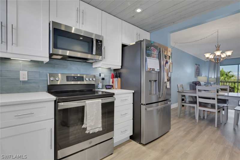 2 bedroom Condominium at 2121 Collier Ave 508, Centre Court Condo, Fort Myers — photo 1