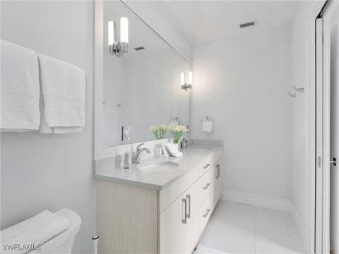 101 8th St S 201, Naples FL - photo 16 of 32