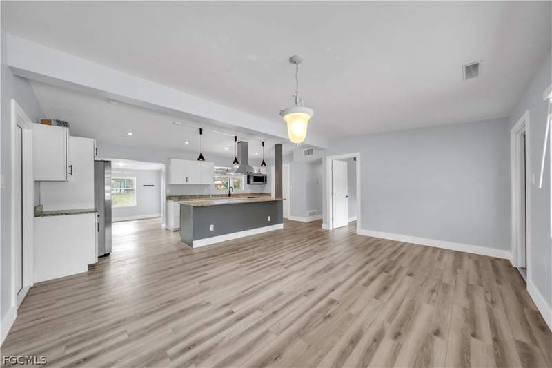 4 bedroom SingleFamilyResidence at 14819 Randolph Ct, Fort Myers Shores, Fort Myers — photo 5