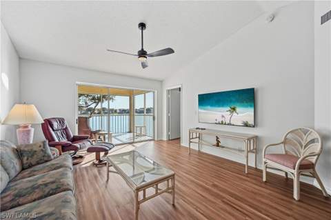7760 Emerald Cir S202, Naples FL - photo 6 of 23