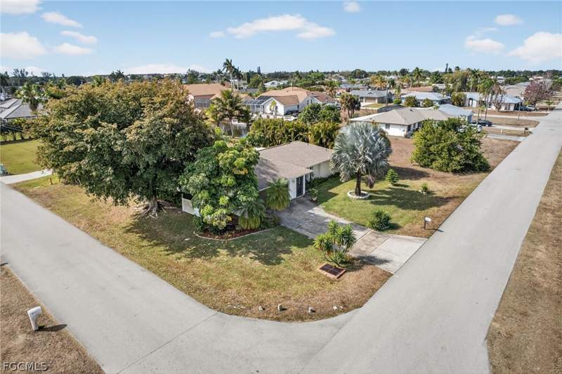 3 bedroom SingleFamilyResidence at 2314 SE 13th St, Cape Coral, Cape Coral — photo 4